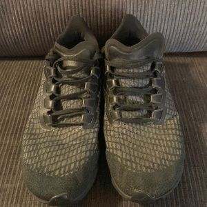 Nike CT6720-991 womens zoom Pegasus black on black size 11.5 good condition